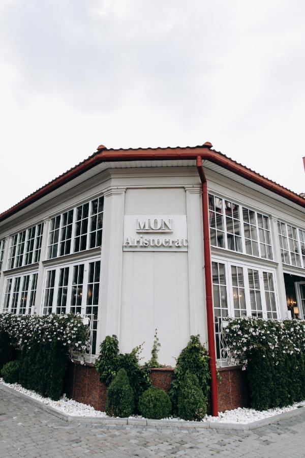 Hotel Aristocrat แชร์นิฟซี ภายนอก รูปภาพ