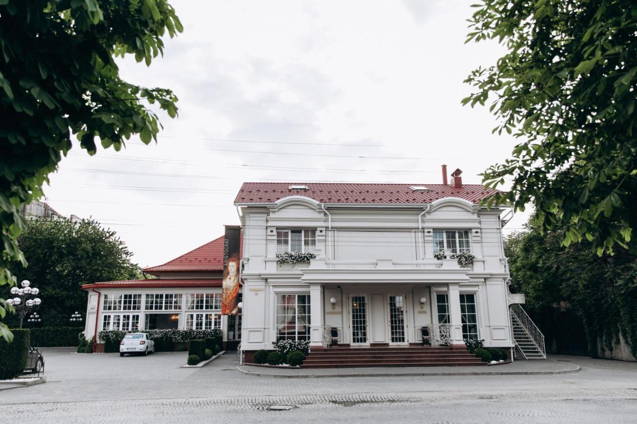 Hotel Aristocrat แชร์นิฟซี ภายนอก รูปภาพ