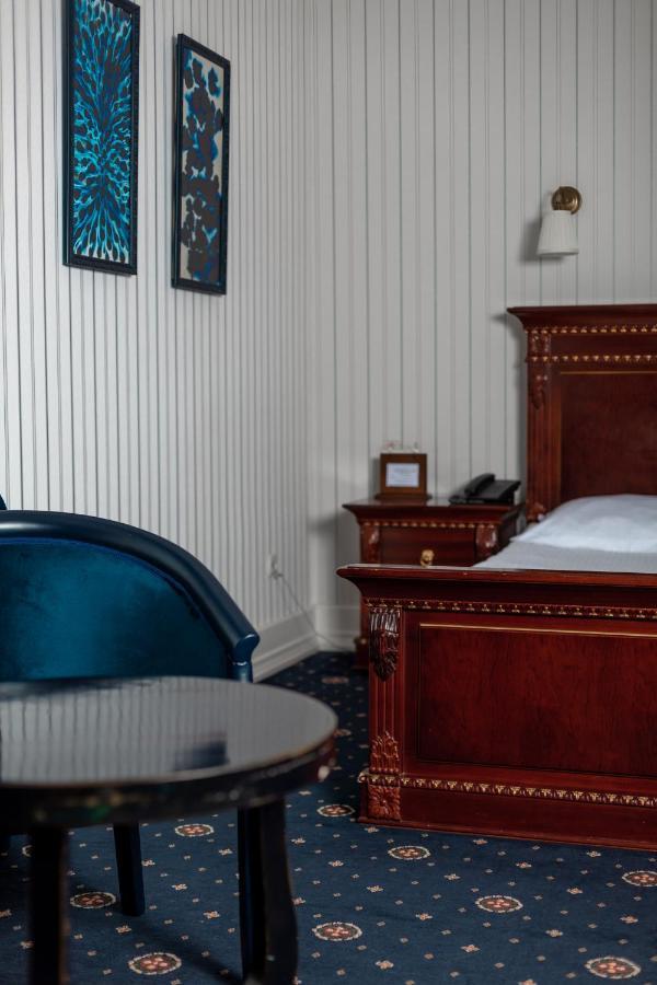 Hotel Aristocrat แชร์นิฟซี ภายนอก รูปภาพ