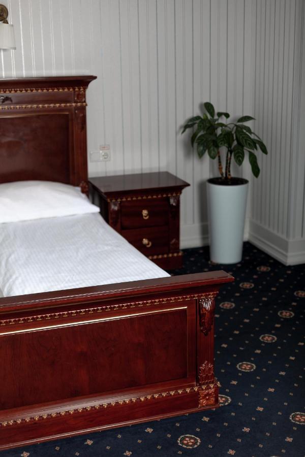 Hotel Aristocrat แชร์นิฟซี ภายนอก รูปภาพ