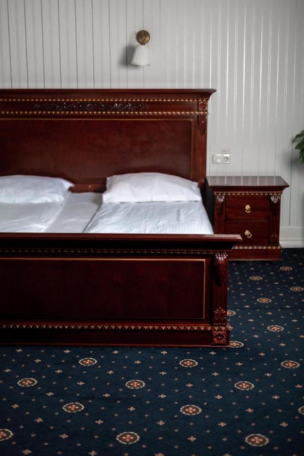 Hotel Aristocrat แชร์นิฟซี ภายนอก รูปภาพ