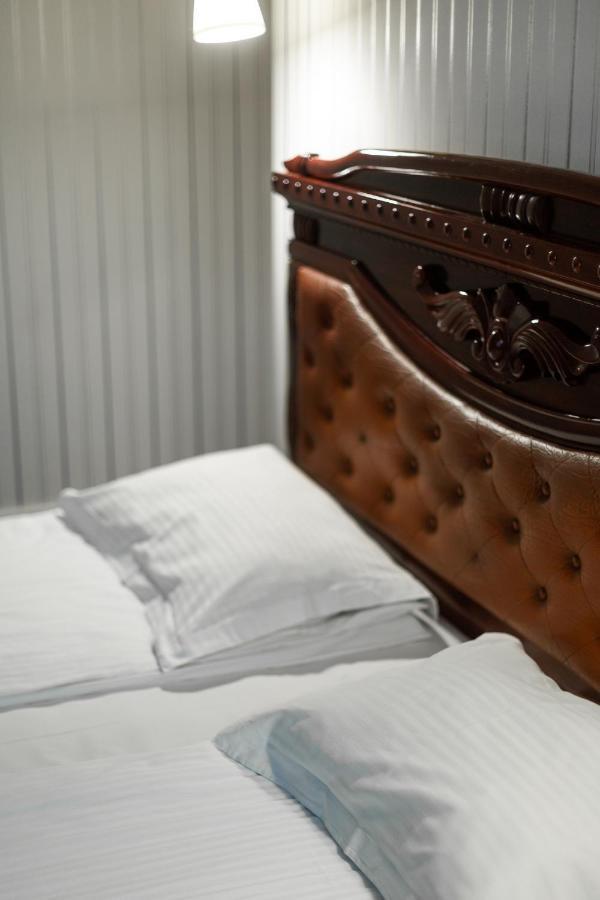 Hotel Aristocrat แชร์นิฟซี ภายนอก รูปภาพ
