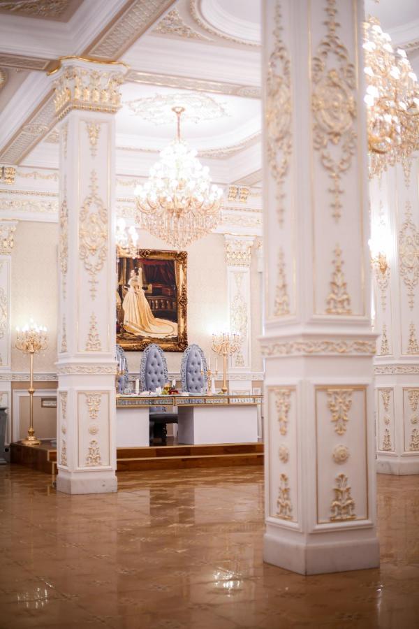 Hotel Aristocrat แชร์นิฟซี ภายนอก รูปภาพ