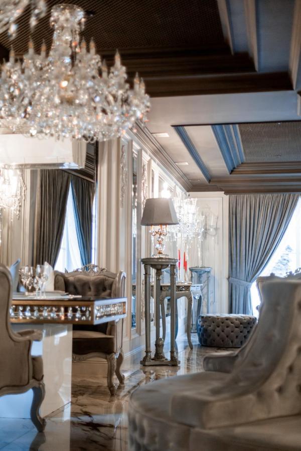 Hotel Aristocrat แชร์นิฟซี ภายนอก รูปภาพ