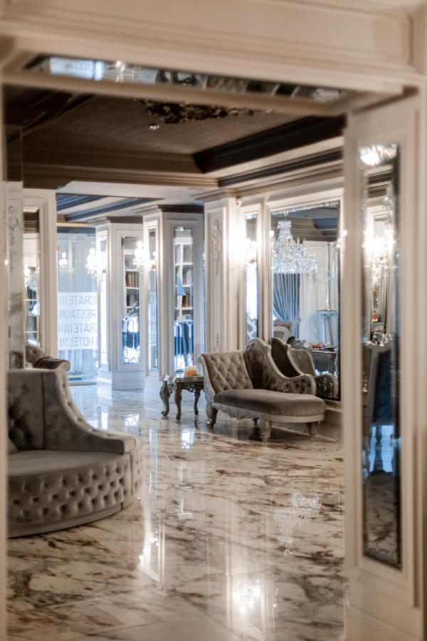 Hotel Aristocrat แชร์นิฟซี ภายนอก รูปภาพ