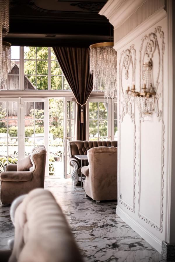 Hotel Aristocrat แชร์นิฟซี ภายนอก รูปภาพ